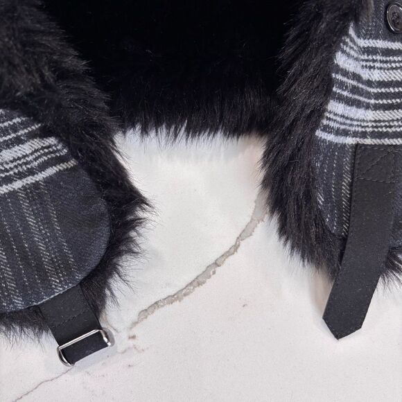 Vintage Women’s Faux Fur Quilted Black Plaid Trapper Hat Buckle 2014 Winter Snow - Picture 6 of 12